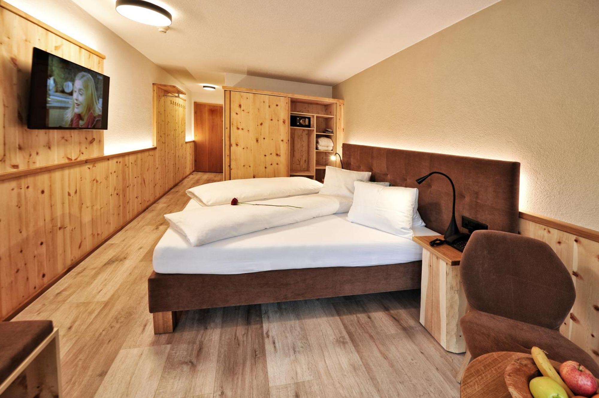 Country Wellnesshotel Buendnerhof ザムナウン エクステリア 写真