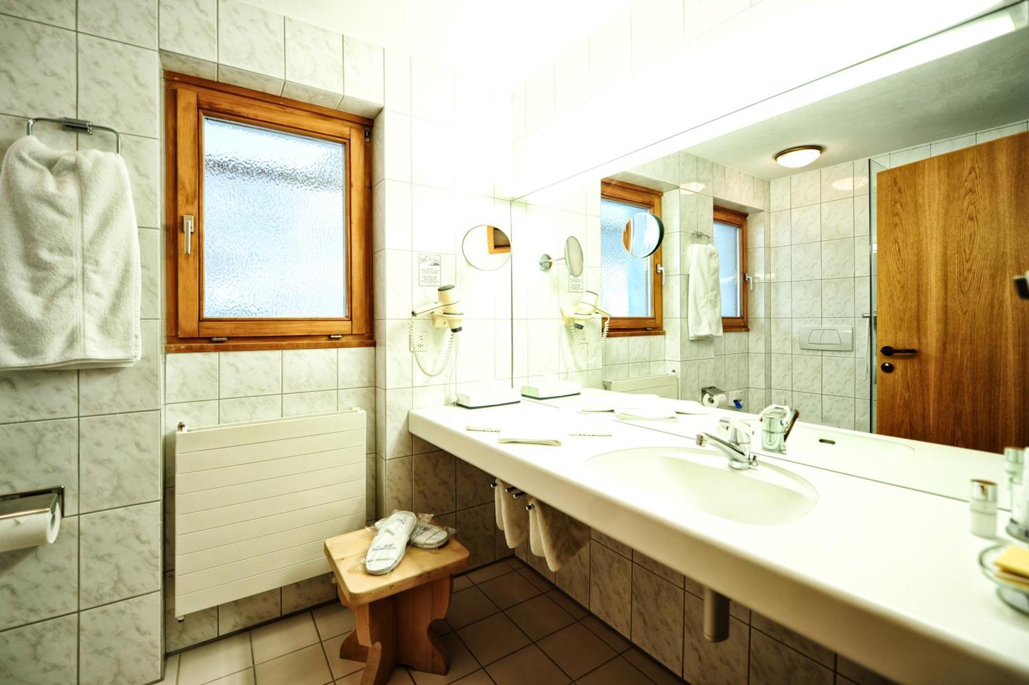 Country Wellnesshotel Buendnerhof ザムナウン 部屋 写真