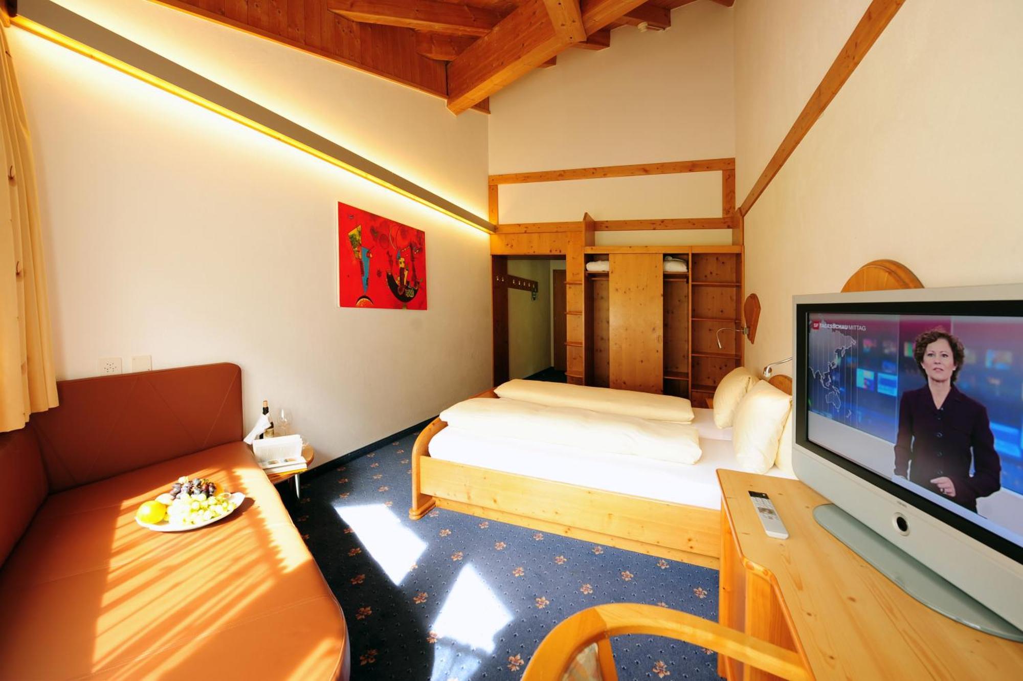 Country Wellnesshotel Buendnerhof ザムナウン 部屋 写真
