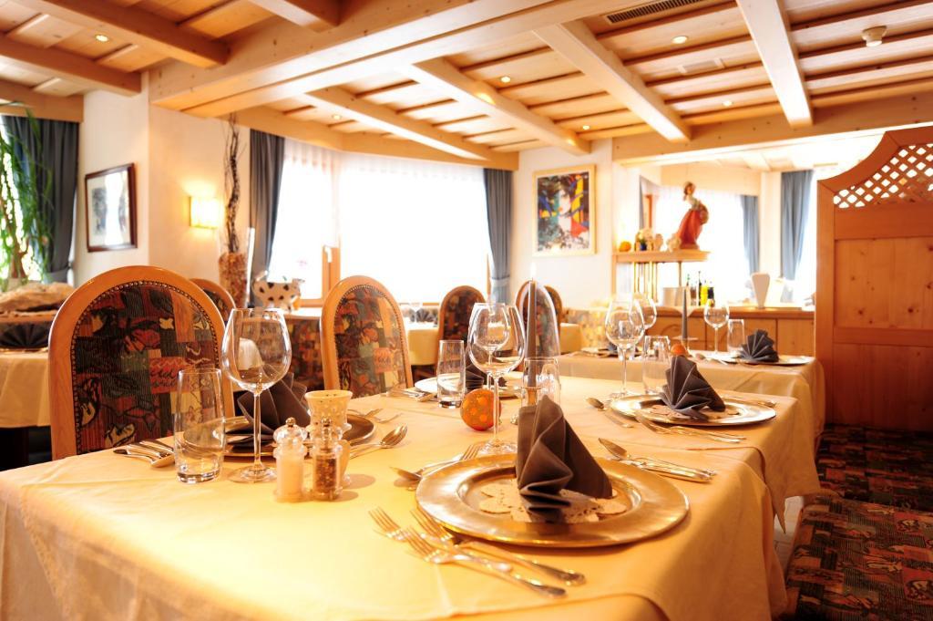 Country Wellnesshotel Buendnerhof ザムナウン エクステリア 写真
