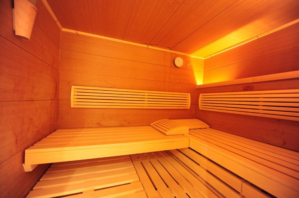Country Wellnesshotel Buendnerhof ザムナウン エクステリア 写真