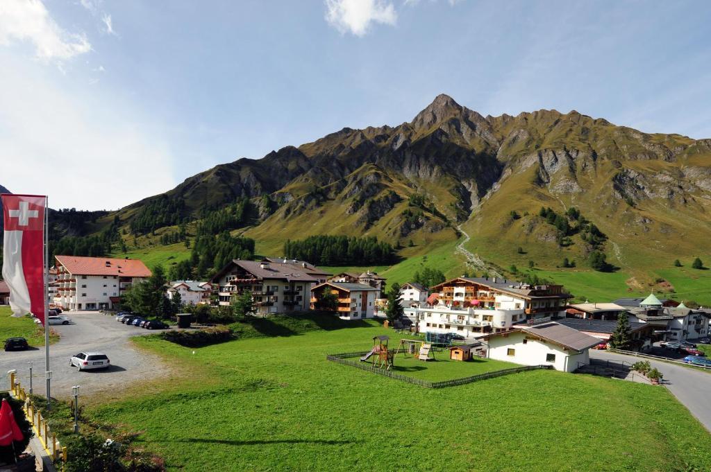 Country Wellnesshotel Buendnerhof ザムナウン 部屋 写真