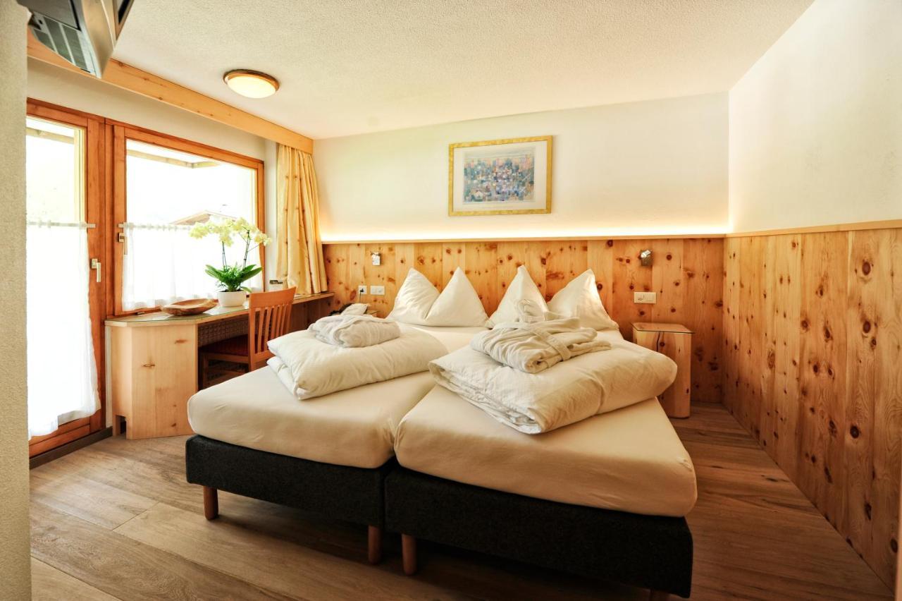 Country Wellnesshotel Buendnerhof ザムナウン エクステリア 写真