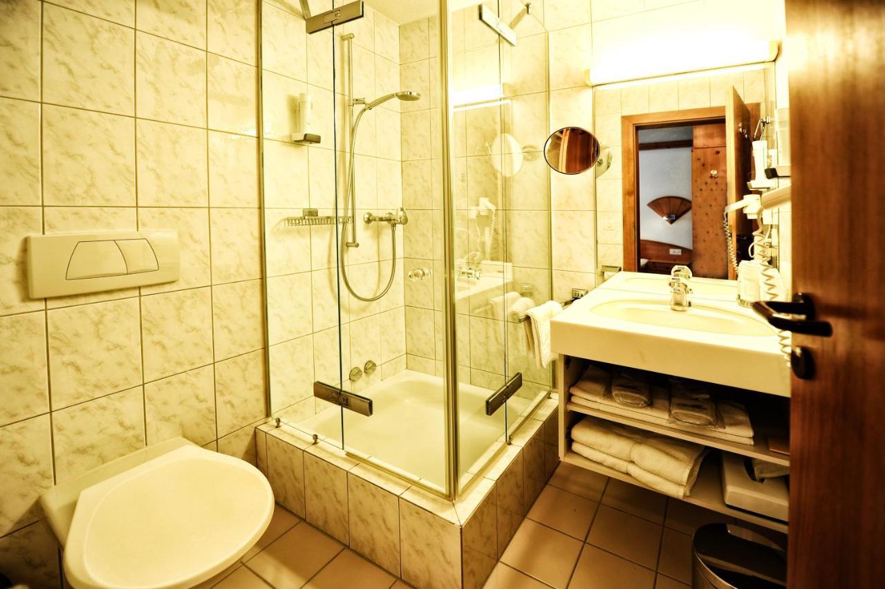 Country Wellnesshotel Buendnerhof ザムナウン エクステリア 写真
